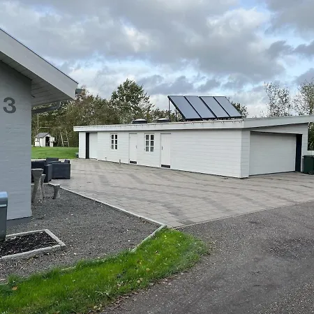 Shelterliv Med Luksus, Naervaer Og Vildmarksbad Flemming