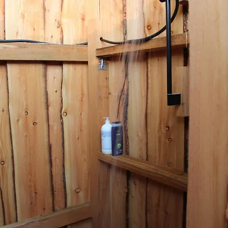 Tente de luxe Luksusshelter Med Vildmarksbad Og Udendorsbruser Udlejes Flemming